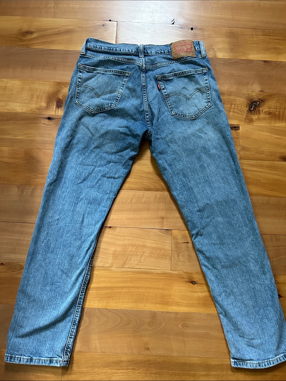 Levi's Men's Light Blue Relaxed Jeans - Back Pocket Detail